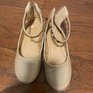 Girls gold sparkly dress shoes flats USED